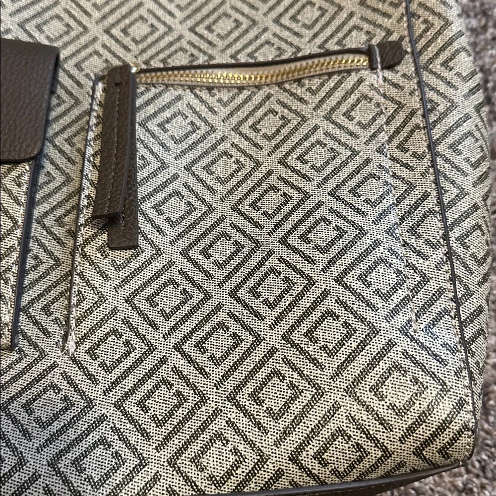 Liz Claiborne Geometric Design Tote/Handbag. Color is olive green/brown